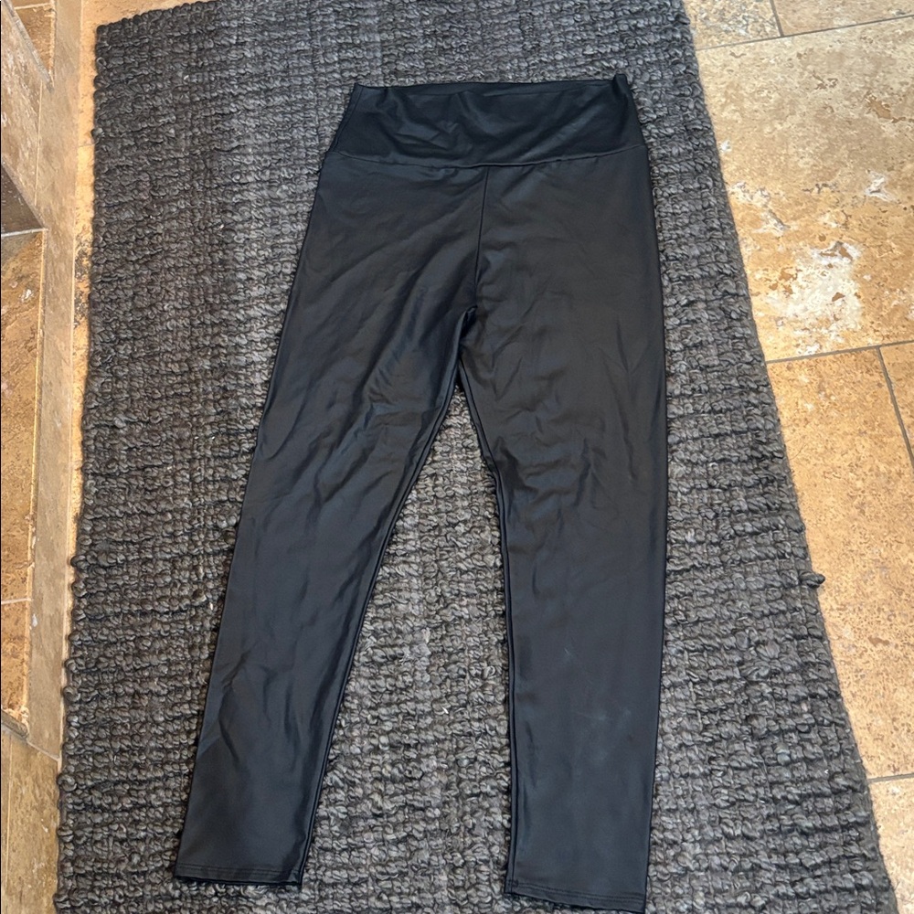Ladies looks like leather lightweight leggings.